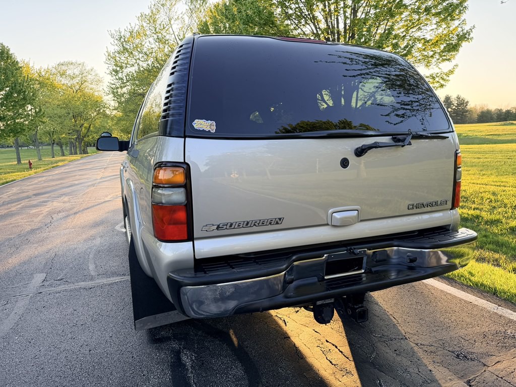 2004 Chevrolet Suburban Image 17