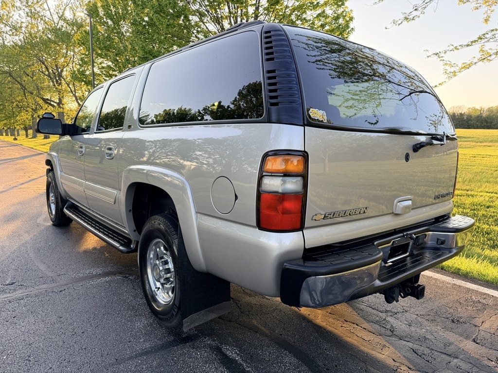 2004 Chevrolet Suburban Image 18