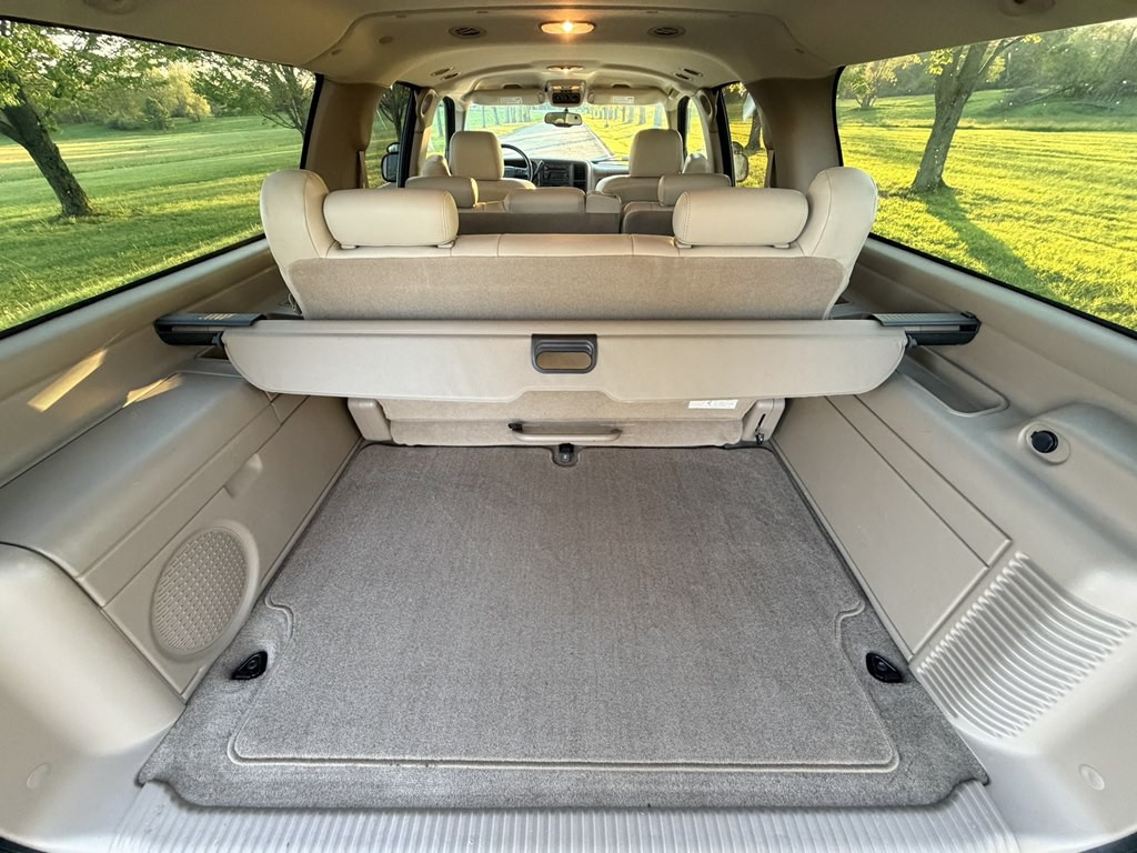 2004 Chevrolet Suburban Image 20