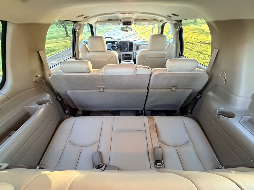 2004 Chevrolet Suburban Image 21