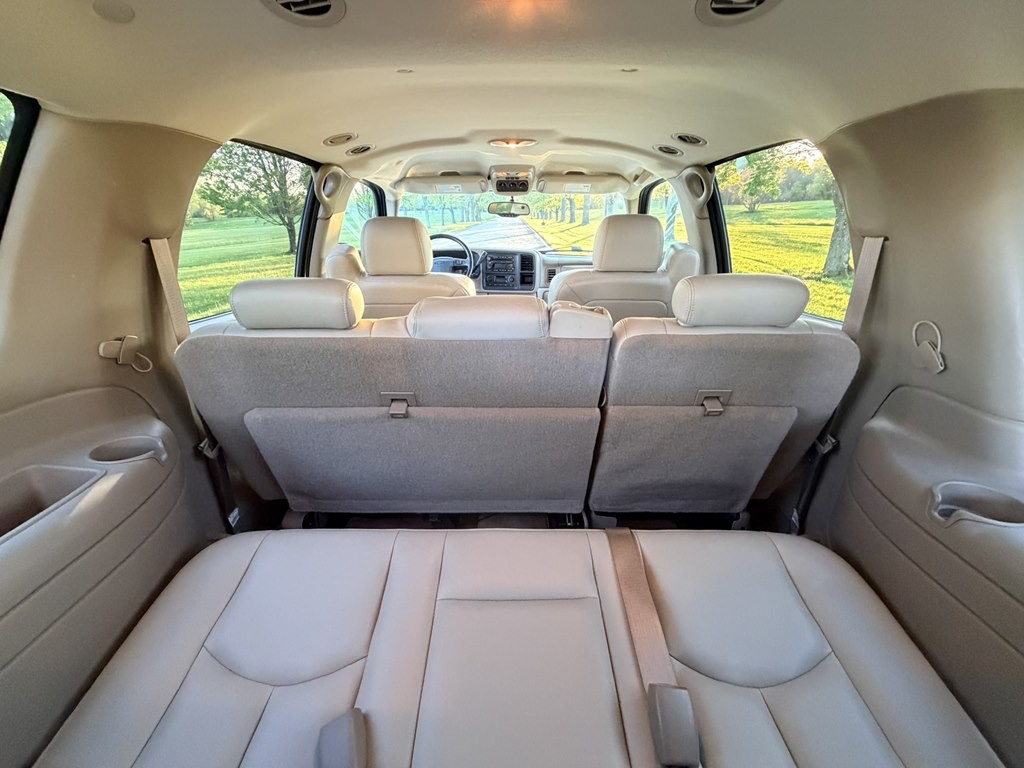2004 Chevrolet Suburban Image 22
