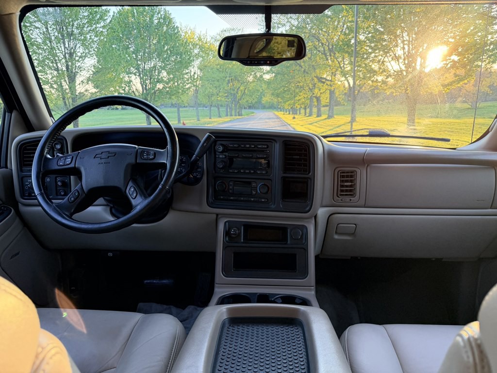 2004 Chevrolet Suburban Image 28
