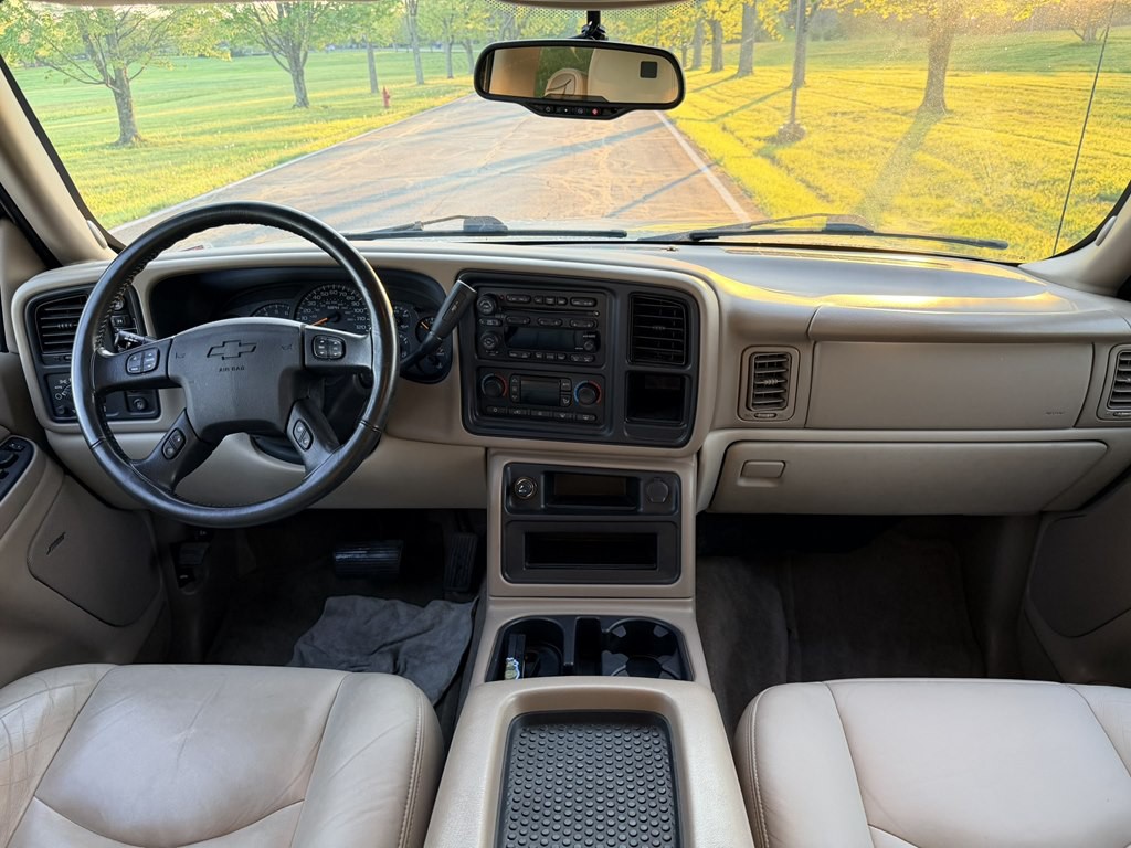 2004 Chevrolet Suburban Image 29