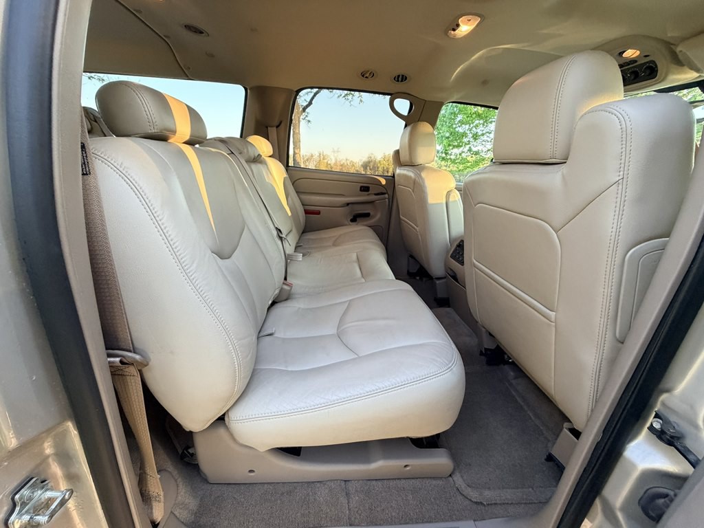 2004 Chevrolet Suburban Image 30