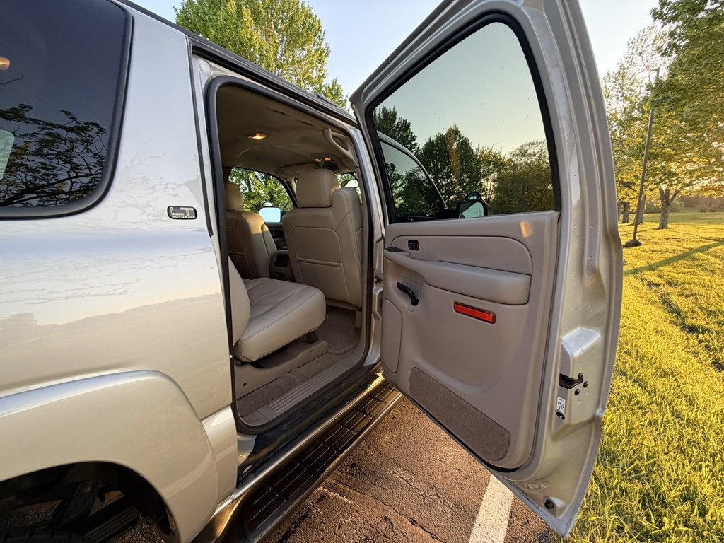 2004 Chevrolet Suburban Image 31