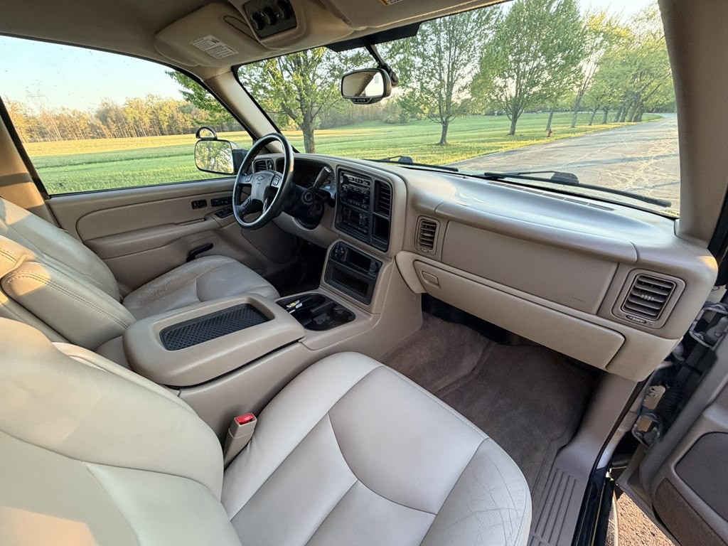2004 Chevrolet Suburban Image 33