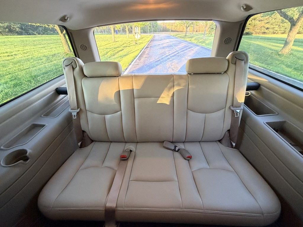 2004 Chevrolet Suburban Image 36