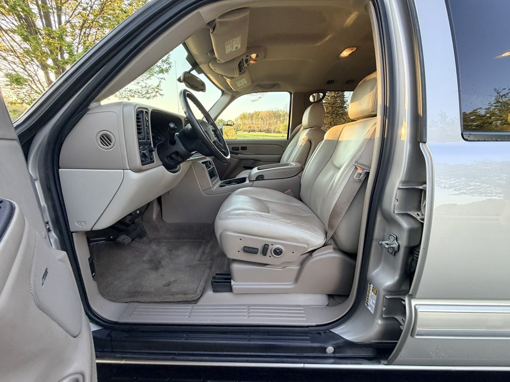 2004 Chevrolet Suburban Image 37