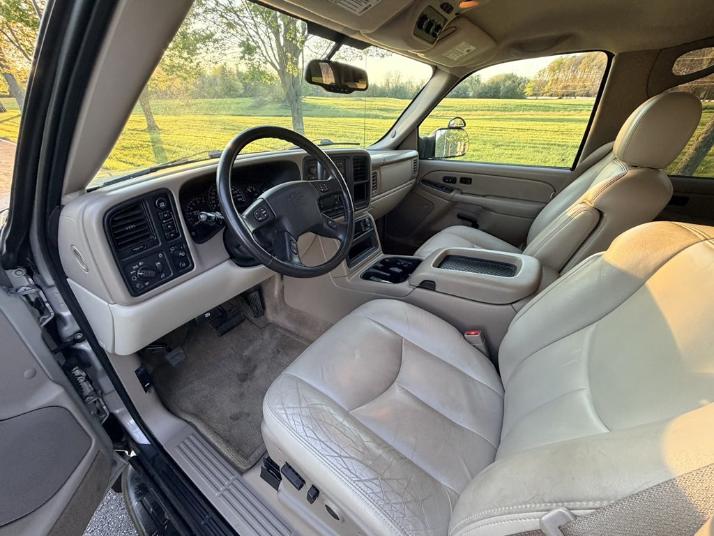 2004 Chevrolet Suburban Image 38