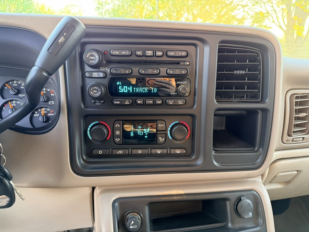2004 Chevrolet Suburban Image 39