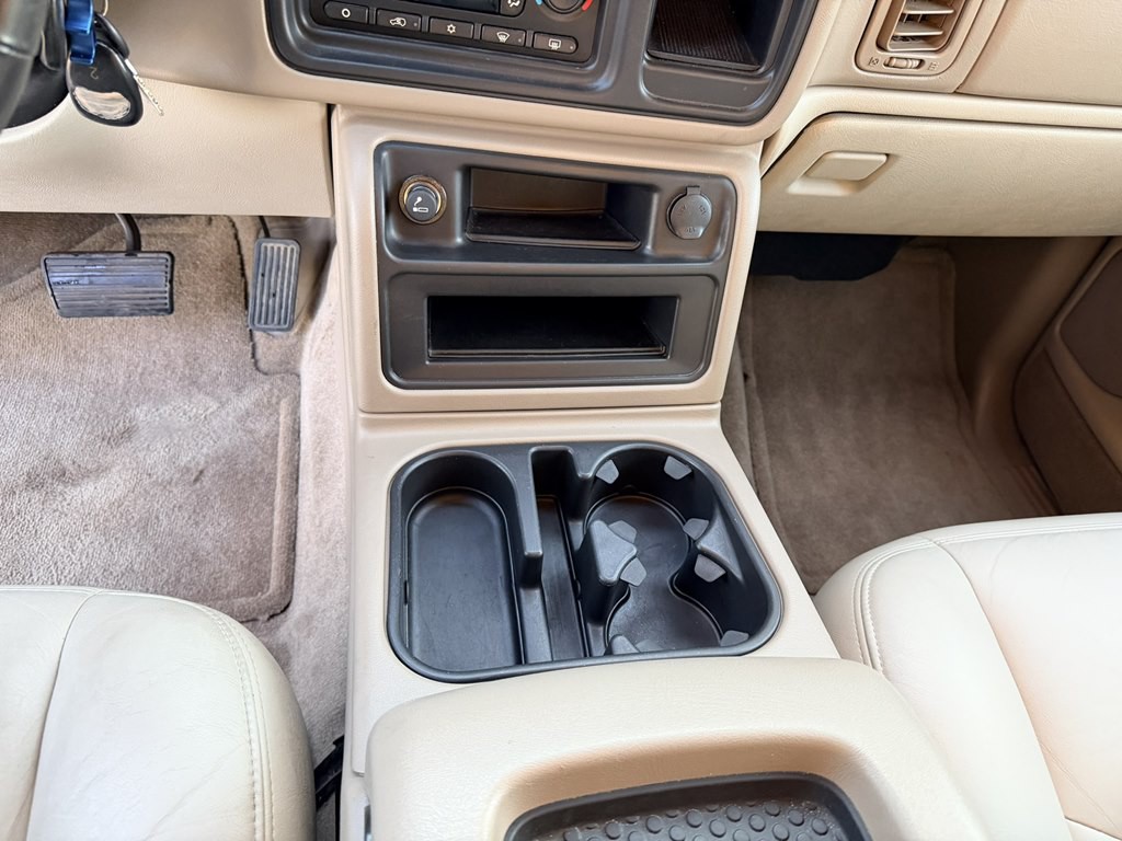 2004 Chevrolet Suburban Image 40