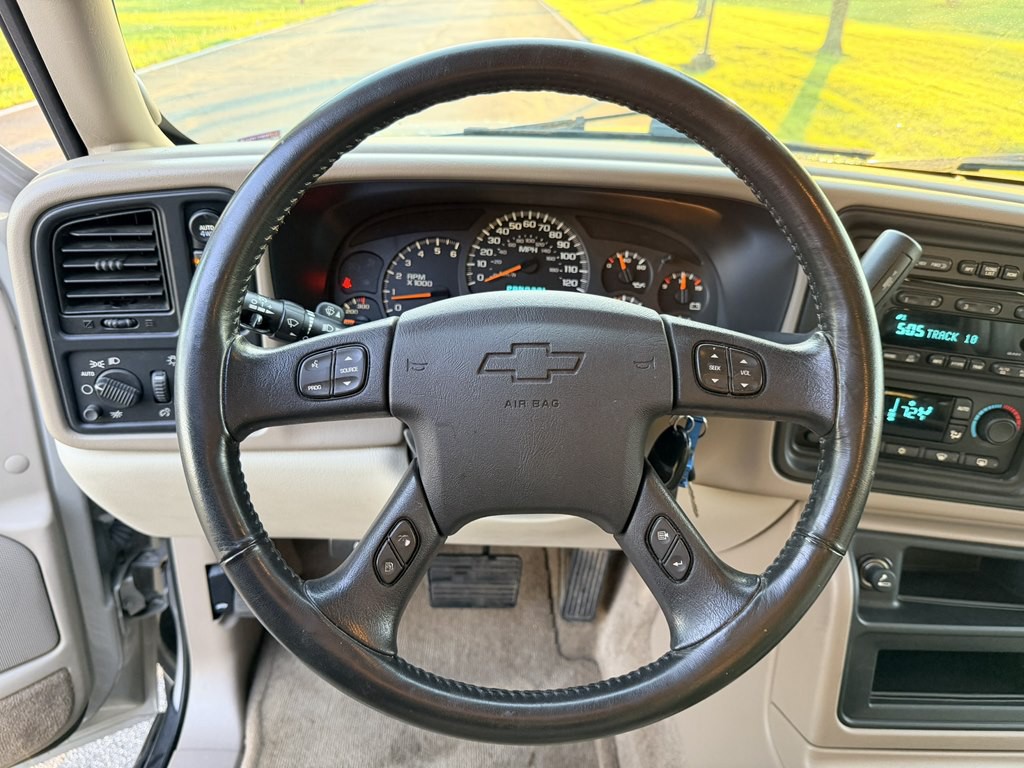 2004 Chevrolet Suburban Image 42