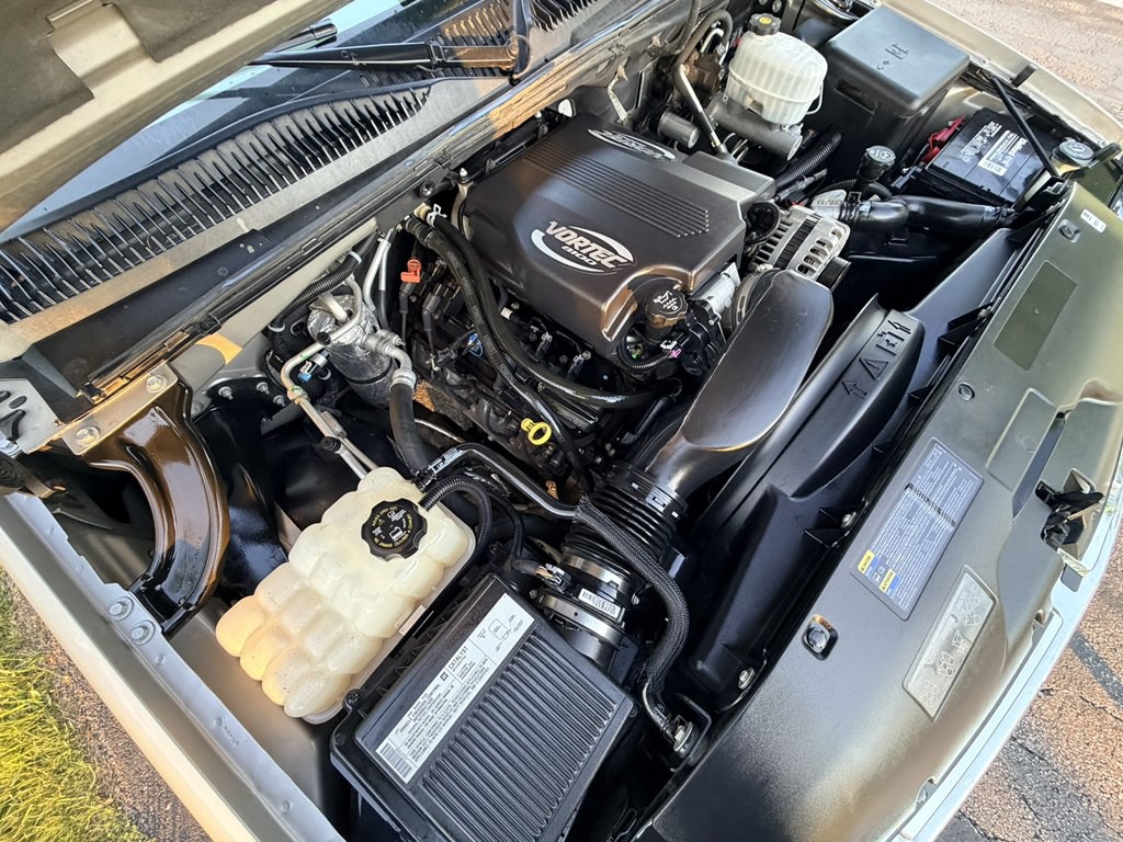 2004 Chevrolet Suburban Image 45
