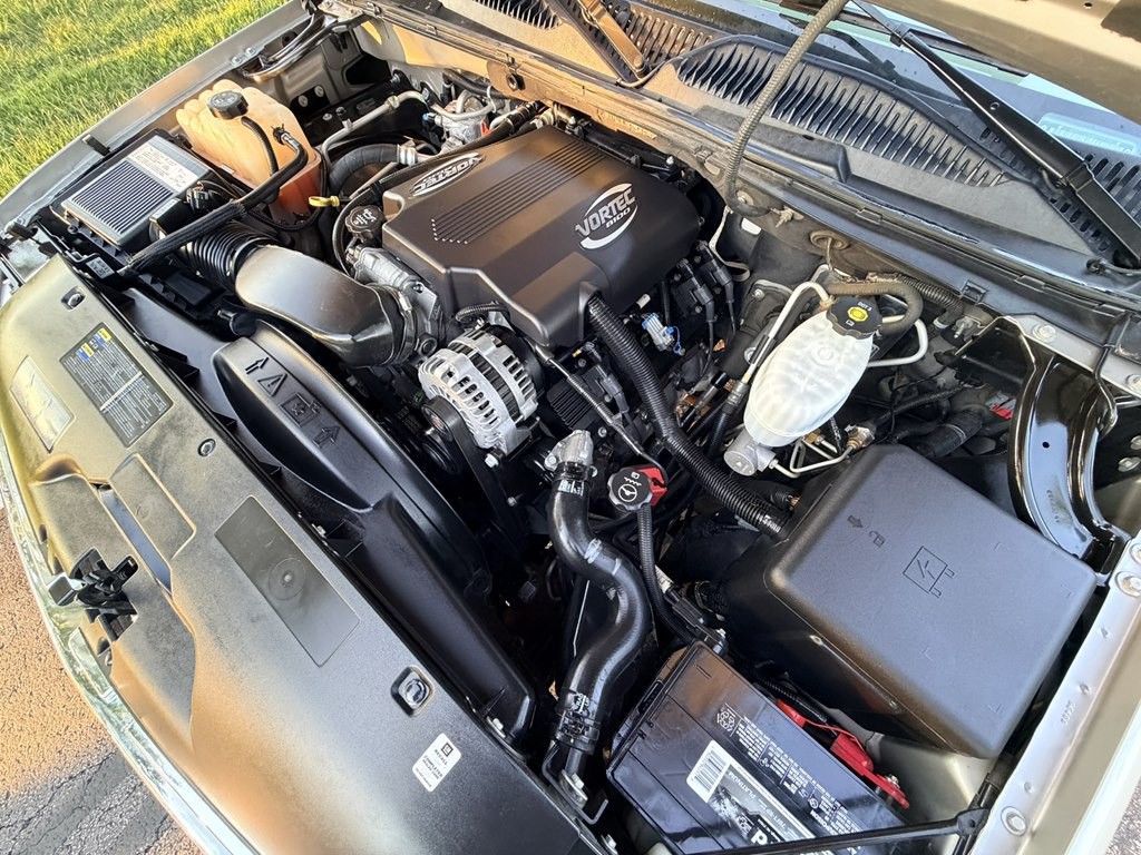 2004 Chevrolet Suburban Image 46