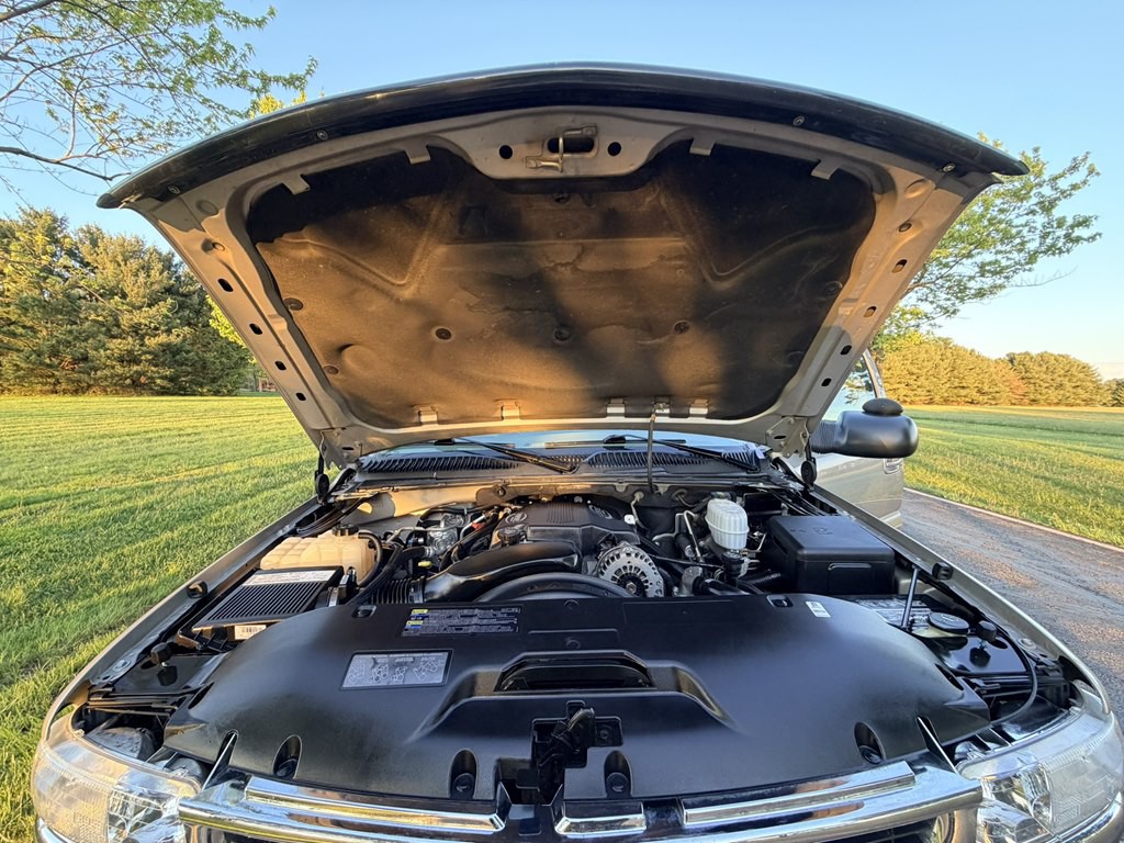 2004 Chevrolet Suburban Image 47