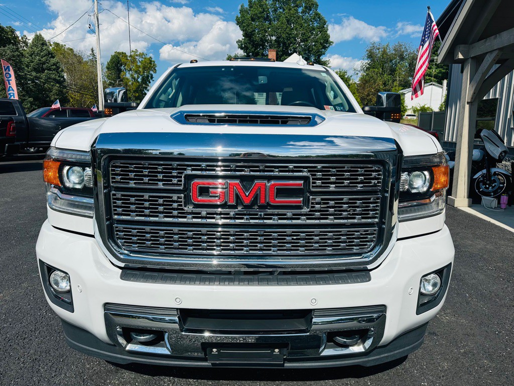 2018 GMC Sierra Image 2