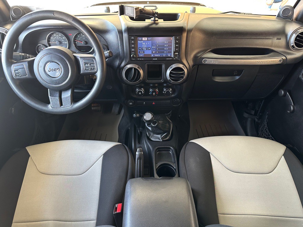 2013 Jeep Wrangler Image 14