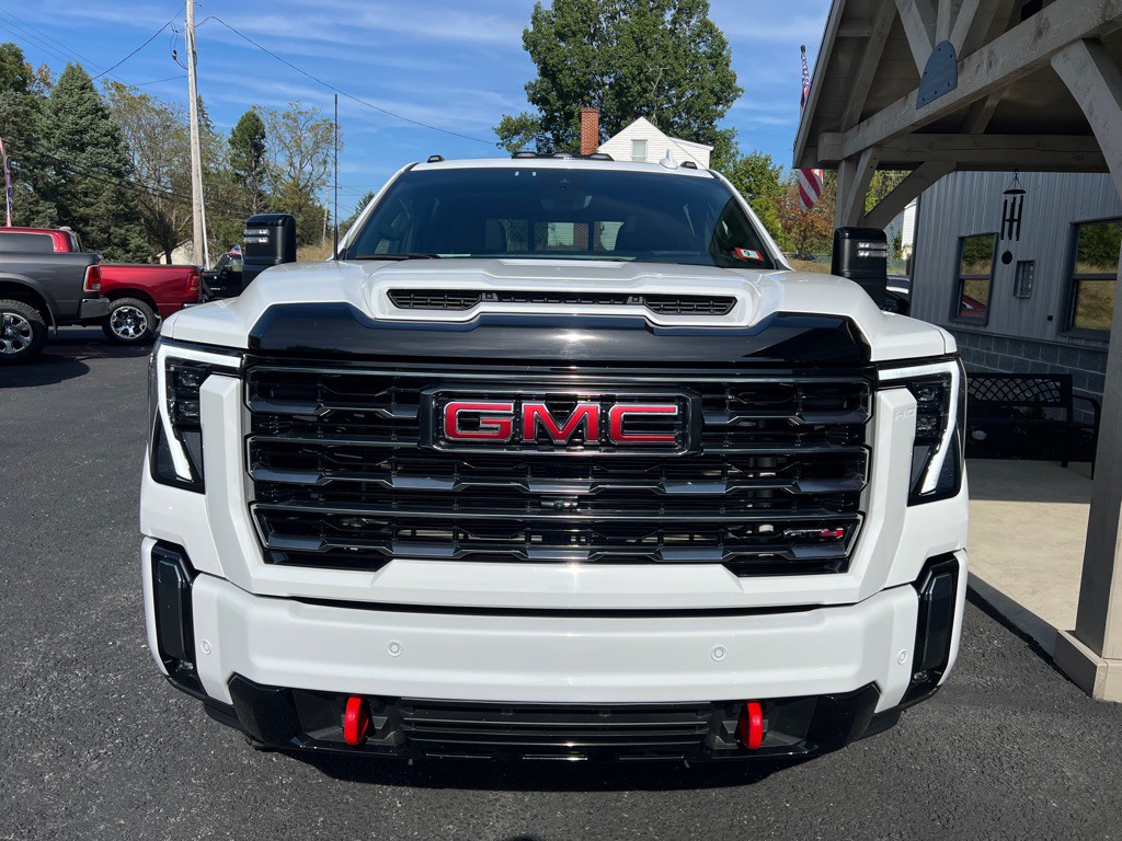 2024 GMC Sierra Image 2