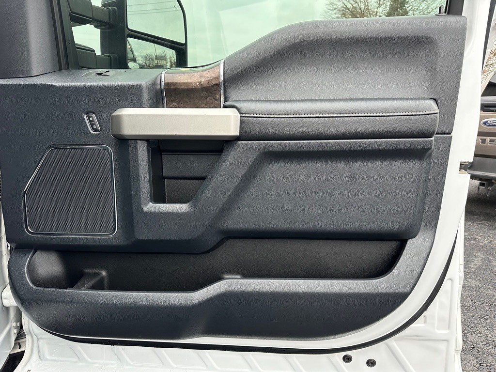 2022 Ford F-350 Image 15