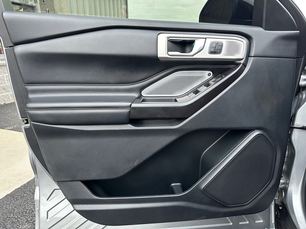 2020 Ford Explorer Image 9