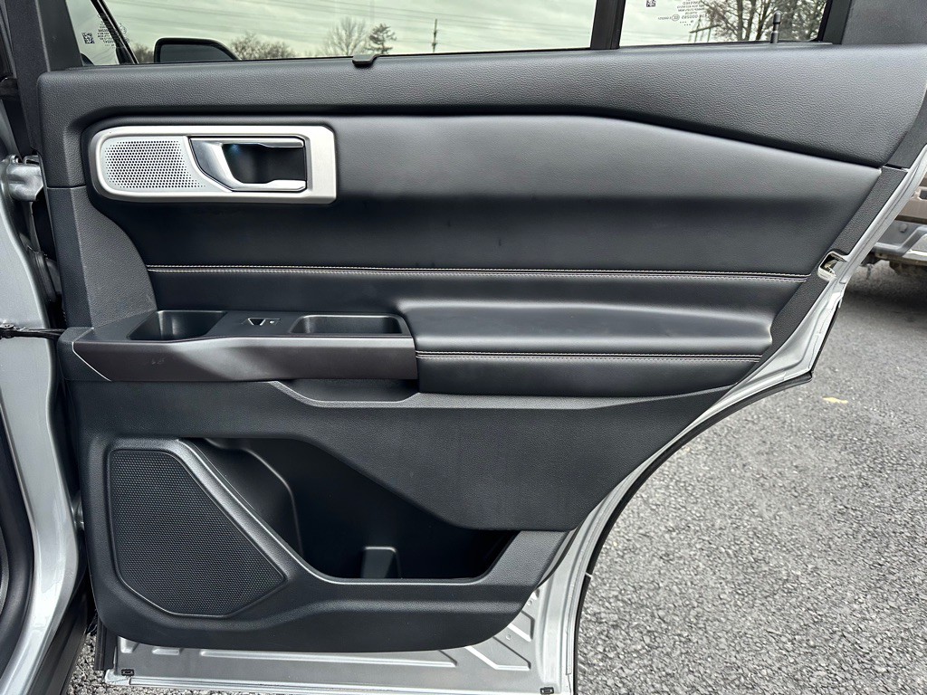 2020 Ford Explorer Image 13