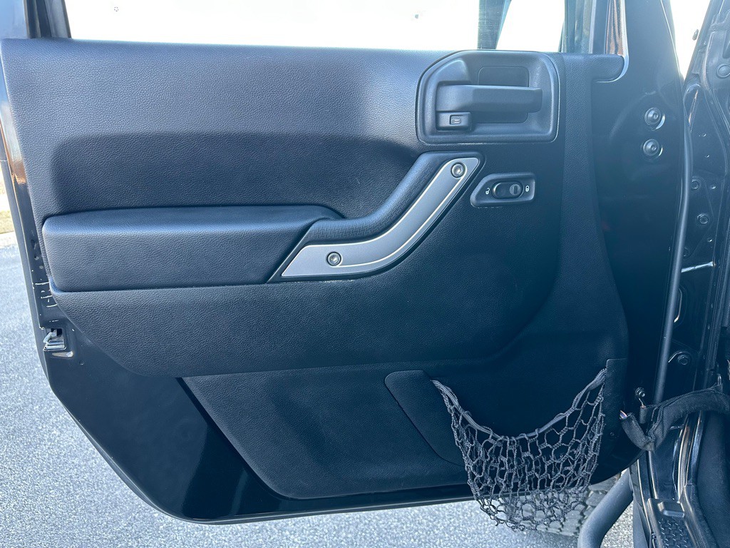 2012 Jeep Wrangler Unlimited Image 9