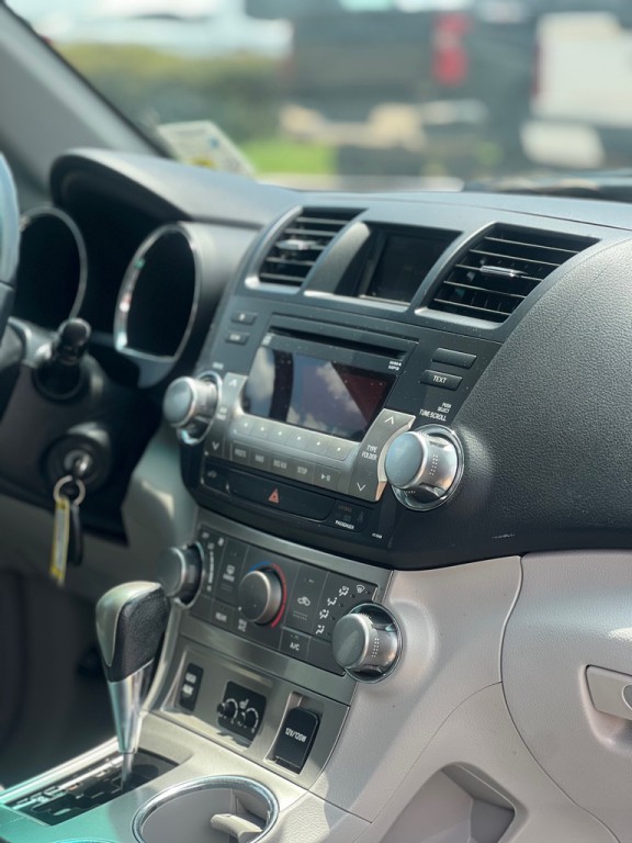 2012 Toyota Highlander Image 19