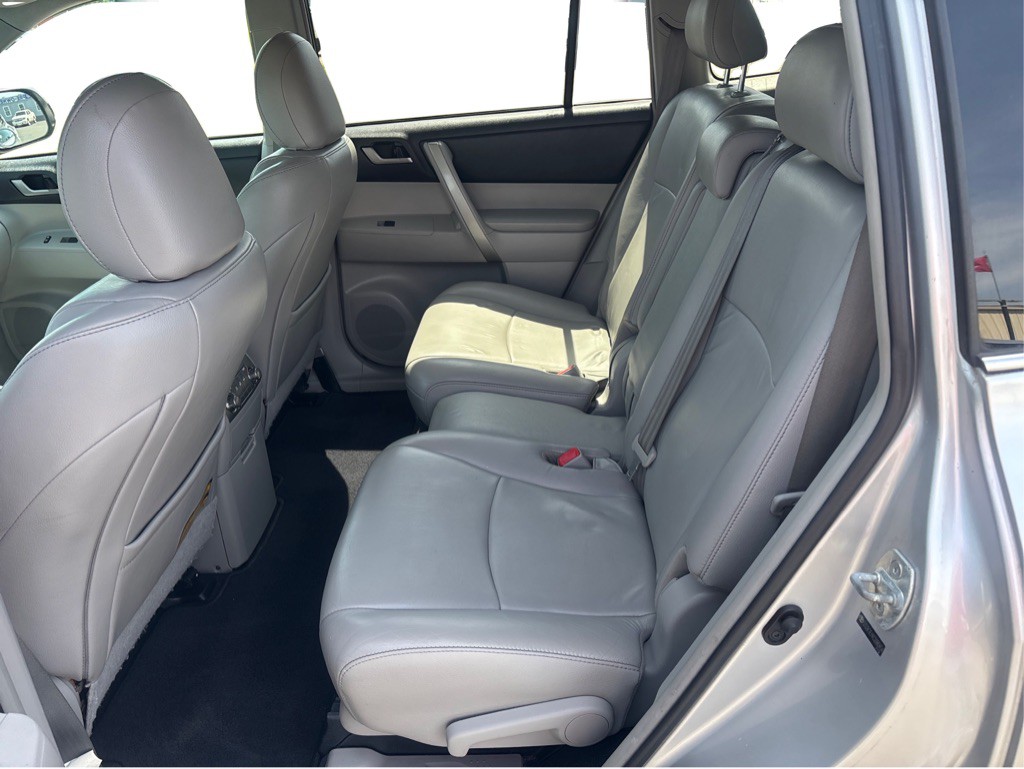 2012 Toyota Highlander Image 12