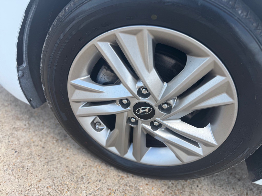 2020 Hyundai Elantra Image 3