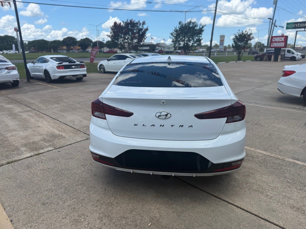 2020 Hyundai Elantra Image 8