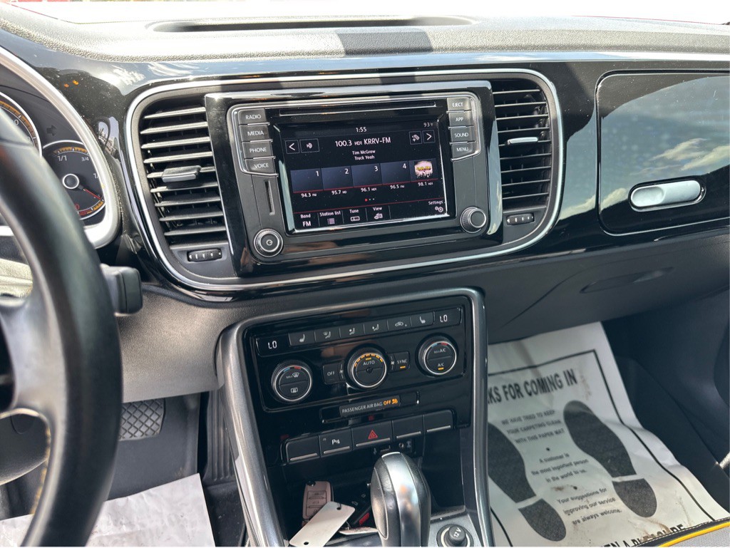 2018 Volkswagen Beetle Image 12