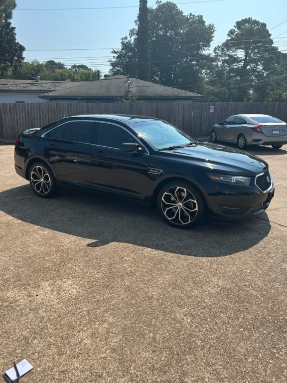 2017 Ford Taurus Image 1