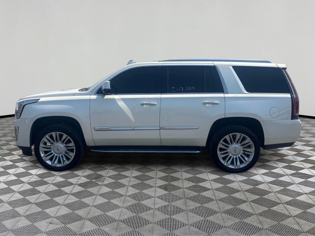 2015 Cadillac Escalade Image 2