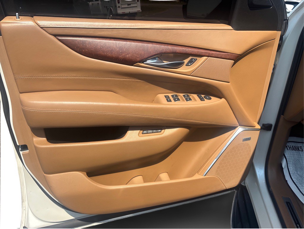2015 Cadillac Escalade Image 16