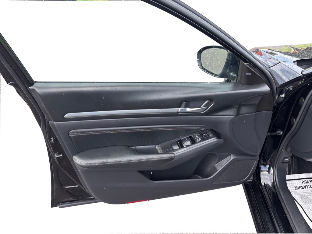 2020 Nissan Altima Image 17