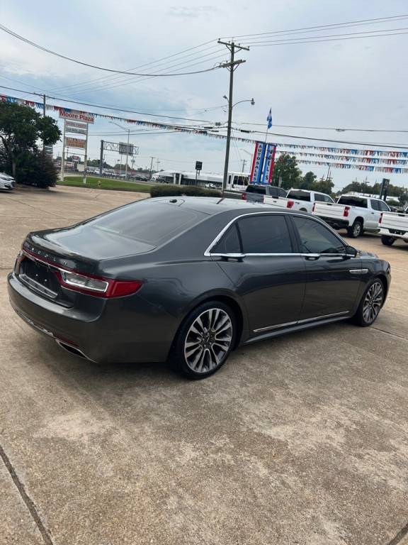 2017 Lincoln Continental Image 2