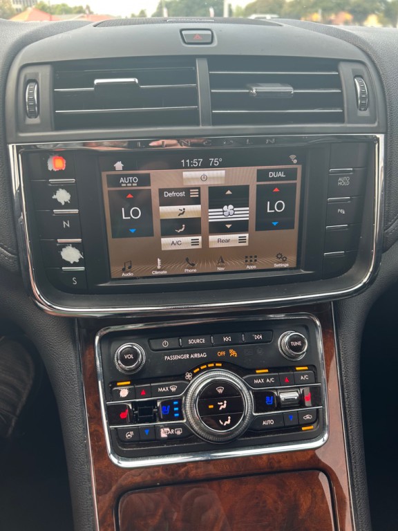2017 Lincoln Continental Image 13