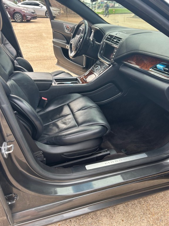 2017 Lincoln Continental Image 17