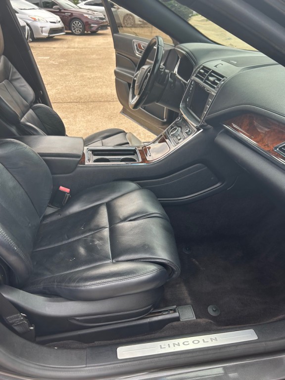 2017 Lincoln Continental Image 18