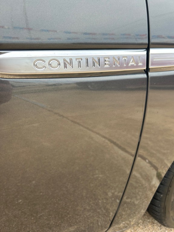 2017 Lincoln Continental Image 22