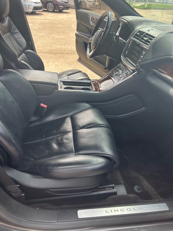 2017 Lincoln Continental Image 25