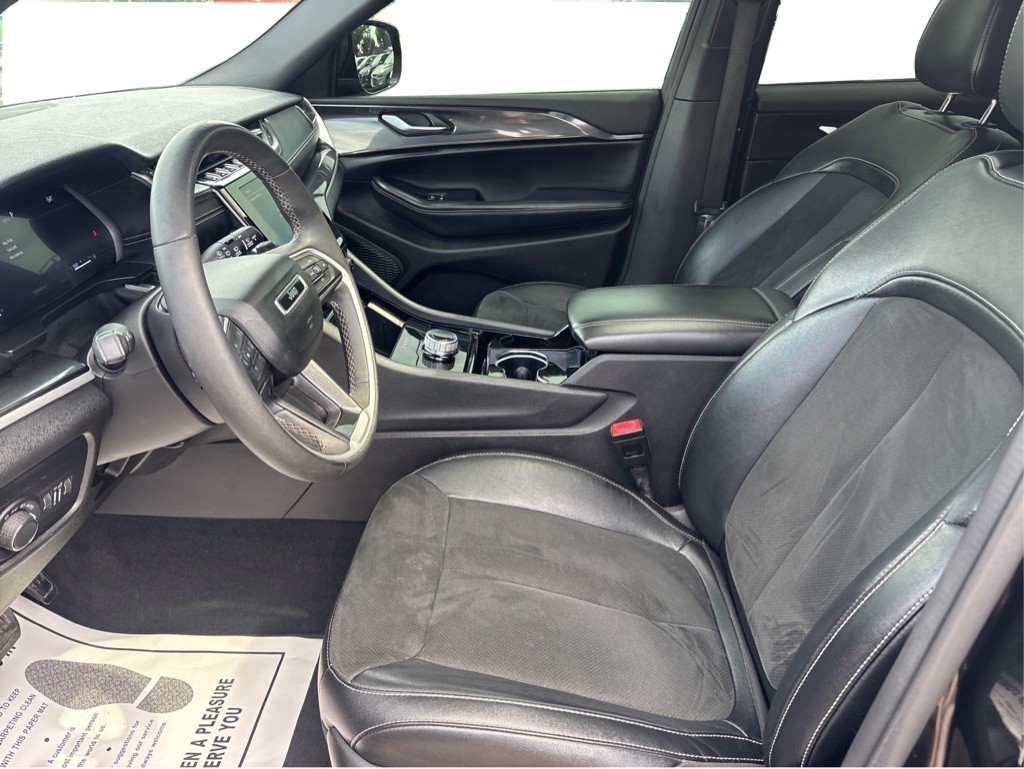 2023 Jeep Grand Cherokee Image 16