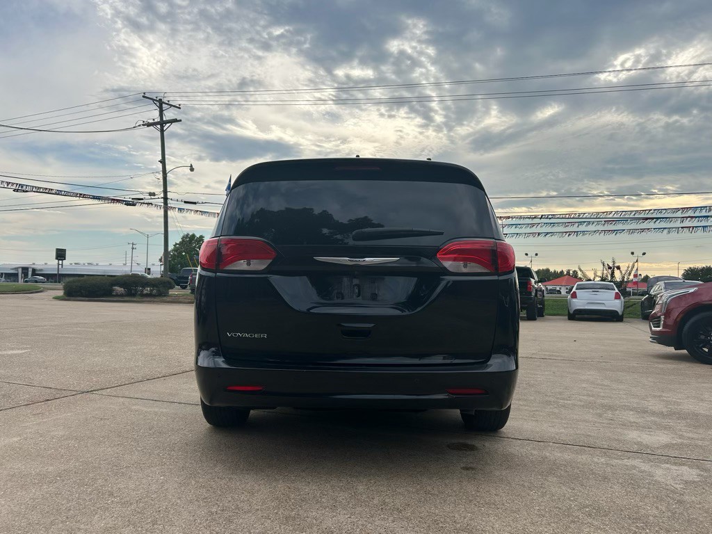 2022 Chrysler Voyager Image 3