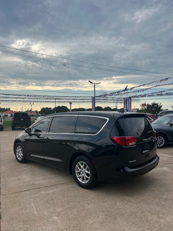 2022 Chrysler Voyager Image 4