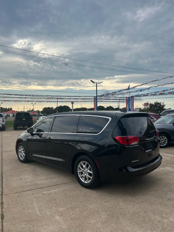 2022 Chrysler Voyager Image 5