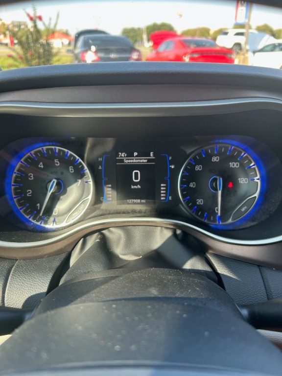 2022 Chrysler Voyager Image 9
