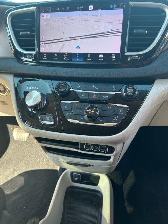 2022 Chrysler Voyager Image 17