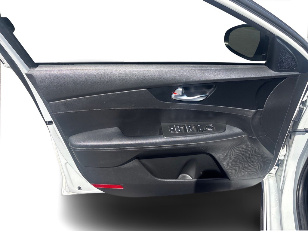 2023 Kia Forte Image 18