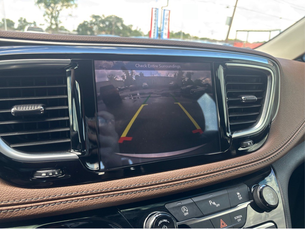 2019 Chrysler Pacifica Image 17