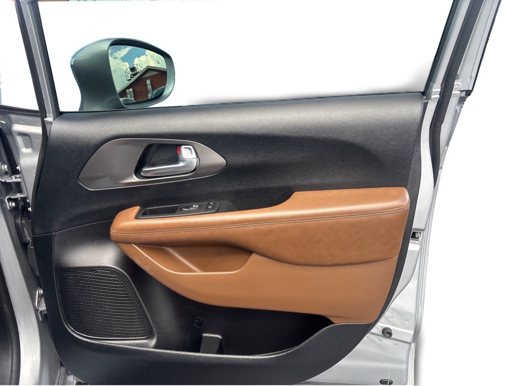 2019 Chrysler Pacifica Image 20